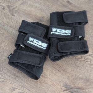TSG Professional Black Wrist Guards